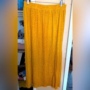 Yellow/ Gold Pleaded skirt | L/xL